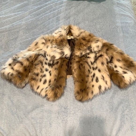 Size small jolt faux fur jacket. Short and 3/4 sleeves. - Picture 1 of 4